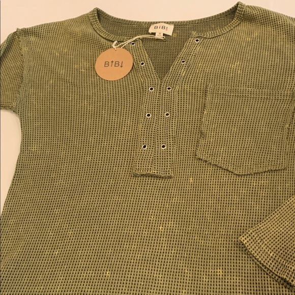 Bibi NWT Waffle Printed Mineral Washed Top Sz Med Small Grommet Detail Raw Hem - Picture 7 of 11